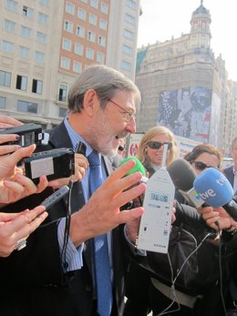 Jaime Lissavetzky Muestra El Sonómetro