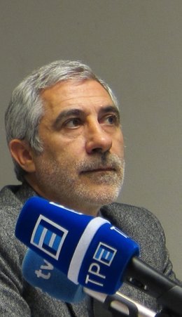 Llamazares, Durante La Rueda De Prensa.