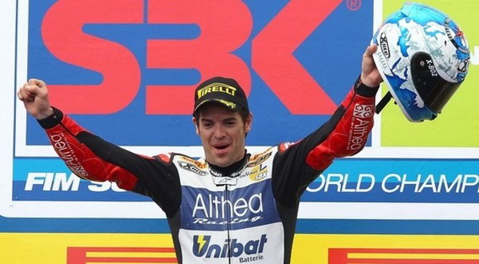 Carles Checa En Un Podio De Superbikes
