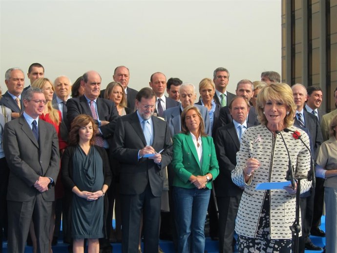 Aguirre Con Los Miembros De La Lista Con La Que El PP Concurrirá Al 20N