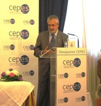 Griñán dice que Andalucía recibe por subsidios menos que otras comunidades y ve "insolidario" el pacto fiscal de Mas