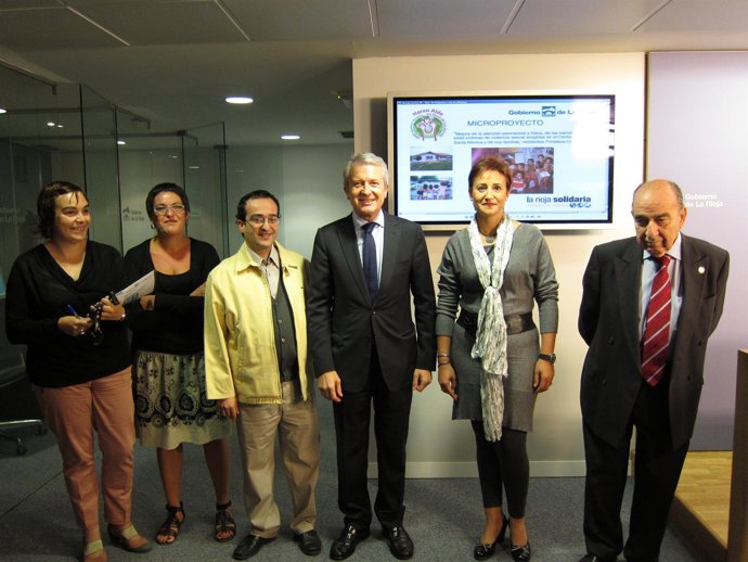 Del Río, Moreno Y Otros Participantes En La Presentación