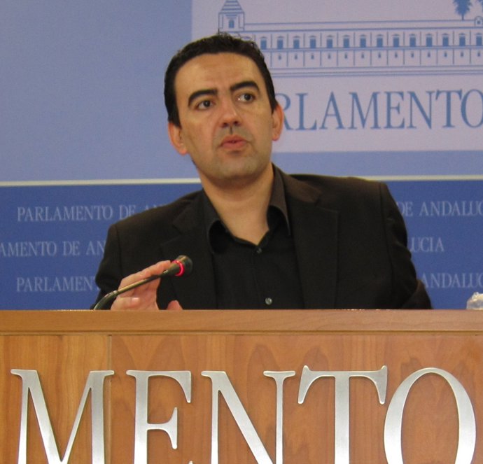 Mario Jiménez, Este Miércoles En Rueda De Prensa