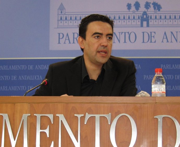 Mario Jiménez, Este Miércoles En Rueda De Prensa