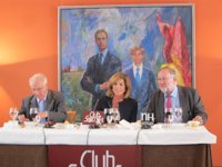 Botella: "Estoy segura de que (en el futuro Gobierno de Rajoy) estarán los mejores para España"