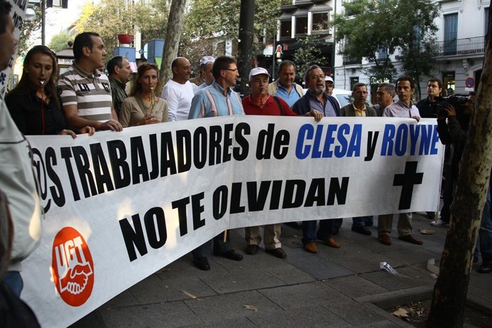 Trabajadores De Nueva Rumasa Increpan A Ruiz-Mateos En La Audiencia Nacional