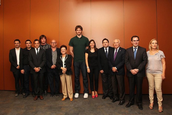 Pau Gasol En Su Visita A Elche