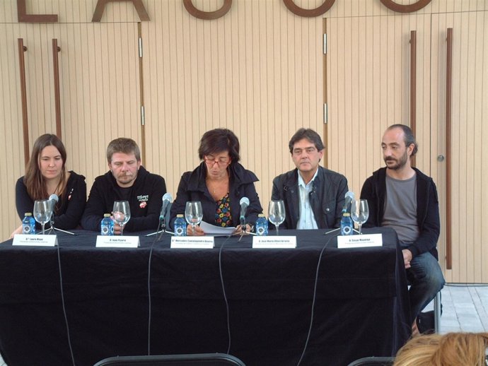 Cantalapiedra Y Viteri, Flanqueados Por Tres De Los Miembros De Popopopo