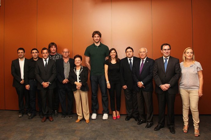 Pau Gasol En Su Visita A Elche