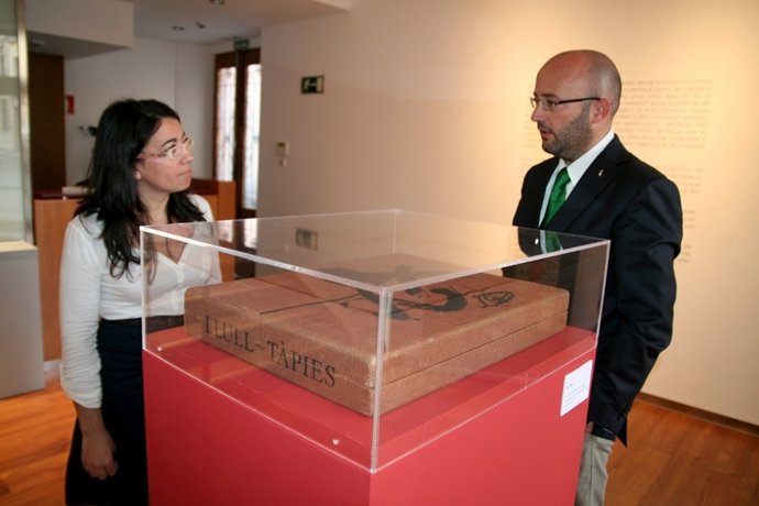 Exposición De Tapies En Antequera Unicaja