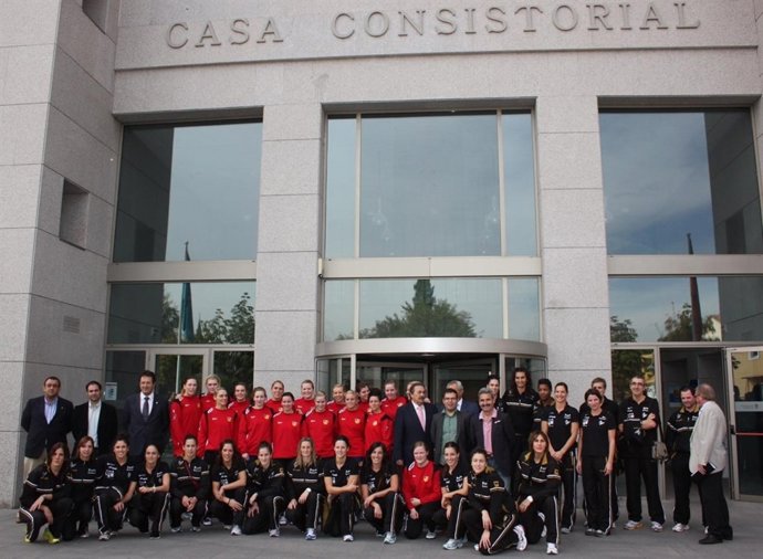 Las Selecciones De España E Islandia De Balonmano, Recibidas En Leganés