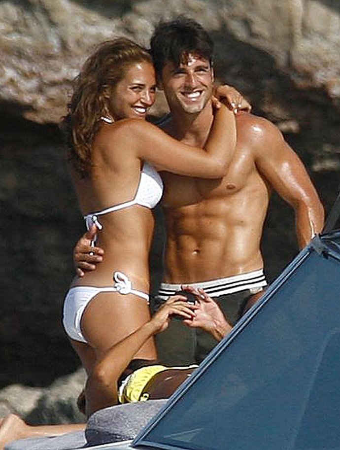 Paula Echevarría Y David Bustamante Posan En Bañador