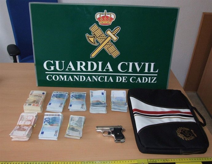 Dinero Localizado Por La Guardia Civil Tras Atraco A BBVA De Chiclana