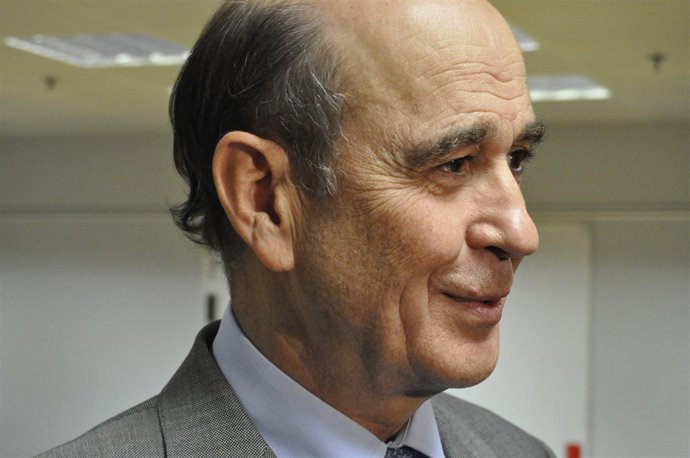 El Consejero Aragonés De Obras Públicas, Rafael Fernández De Alarcón.