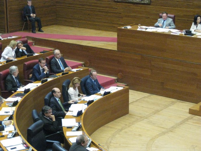 Alberto Fabra En Su Escaño En Las Corts