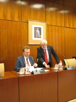 El Consejero De Empleo, Manuel Recio, En Comisión