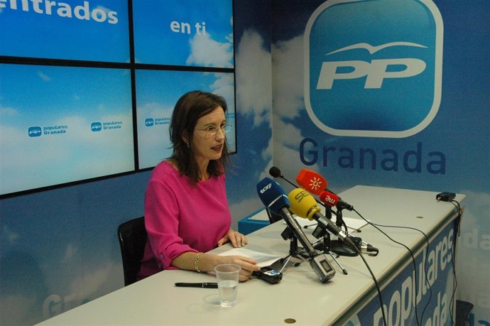 La Diputada Del PP Concha De Santa Ana