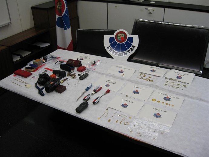 Objetos Robados Recuperados Por La Ertzaintza.