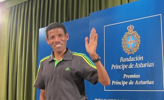 Gebrselassie, Tres Concluir La Rueda De Prensa.