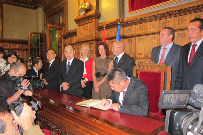 'Héroes De Fukushima' En La Junta General Del Principado