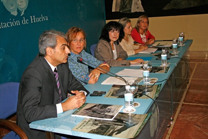 El Coordinador Del Congreso, José Antonio Expósito, En Rueda De Prensa.