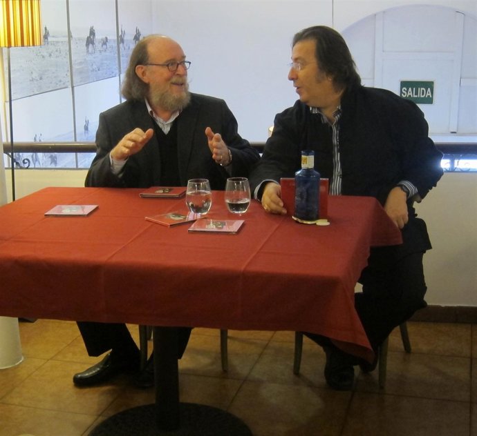 Joaquín Díaz Y Luis Delgado En La Presentación De 'Cantares De Tetuán'