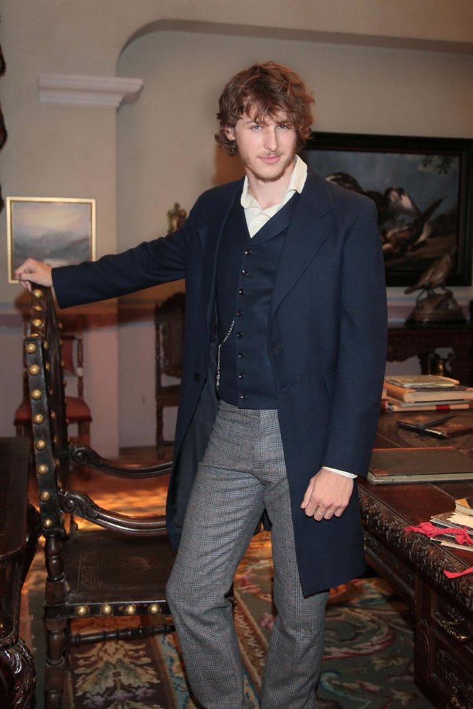 El Actor Nicolás Coronado De 'Tierra De Lobos'