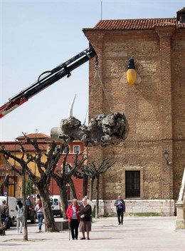 'Las Moscas' De Eduardo Arroyo, En La Plaza De Puerta Castillo De León Capital.