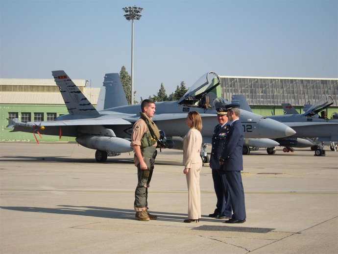 La Ministra De Defensa, Carme Chacón, Ha Visitado Este Martes La Base Aérea