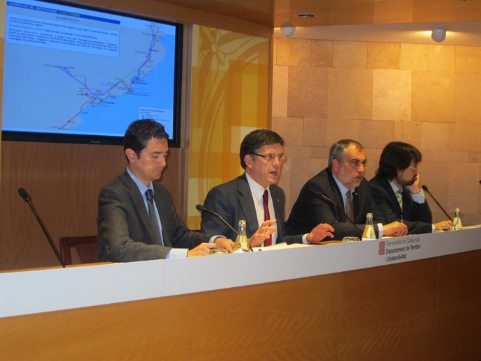 El Conseller Ll.Recoder (Segundo Por La Izqda)