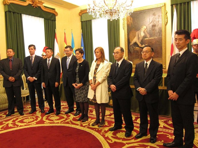 'Héroes De Fukushima' Con Responsables De La Corporación Municipal.