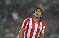 Fútbol/Europa League.- Falcao: "El árbitro es un desastre"