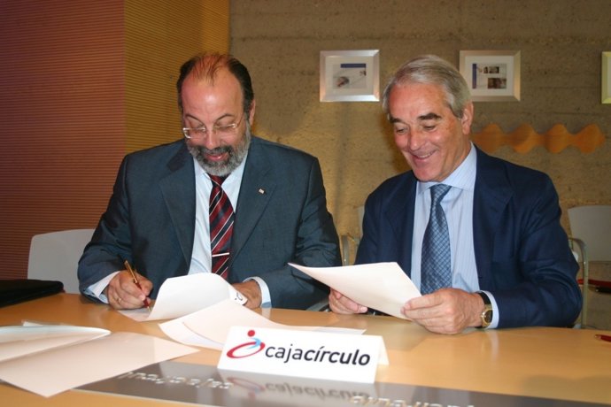 Mijangos Firma Uno De Los Convenios