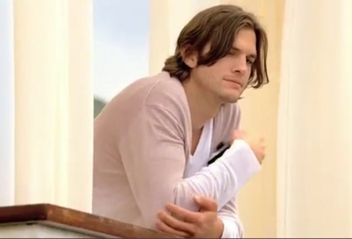 ASHTON KUTCHER EN EL ANUNCIO DE NIKON 