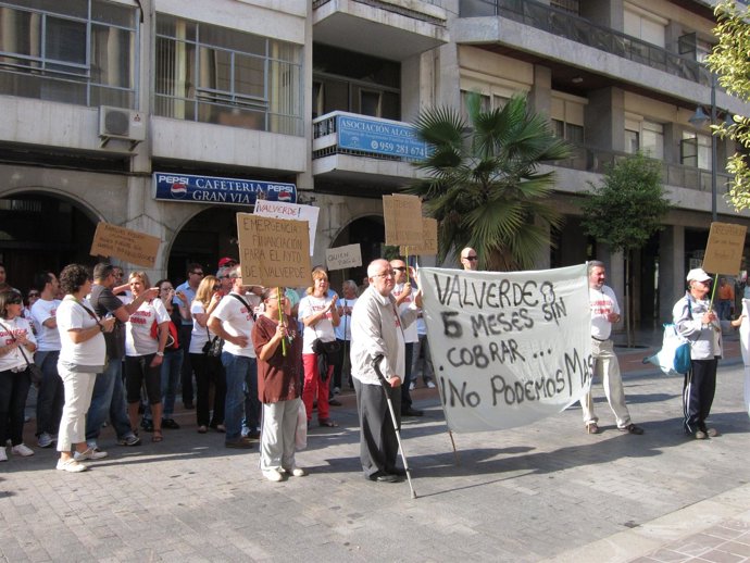 Los Trabajadores Municipales De Valverde Ante La Diputación De Huelva.