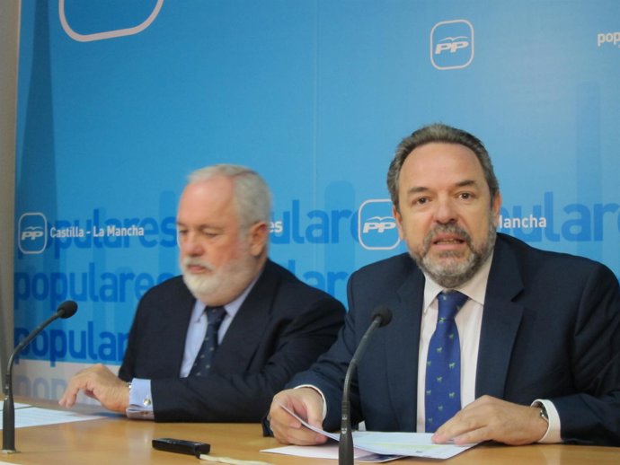 Arias Cañete Y Labrador En Rueda De Prensa