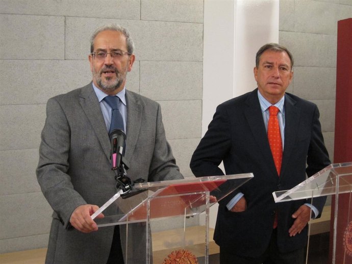 Daniel Hernández Ruipérez Y Mateos En El Teatro Juan Del Enzina.