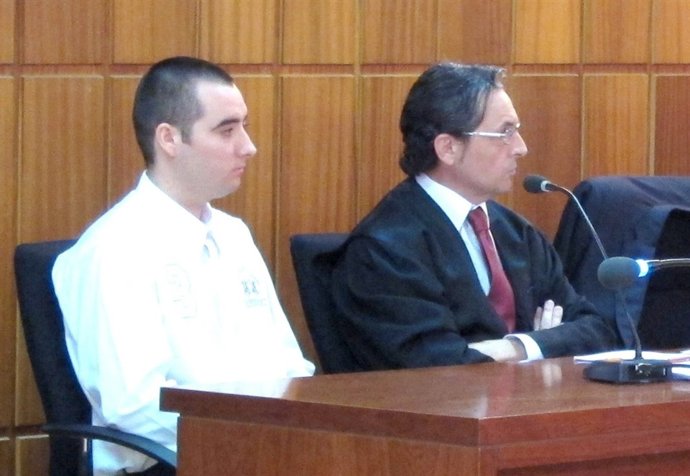 El Acusado Salvador José D.P. Junto A Castaño