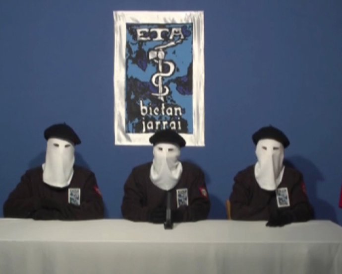 ETA anuncia el cese definitivo de su actividad armada
