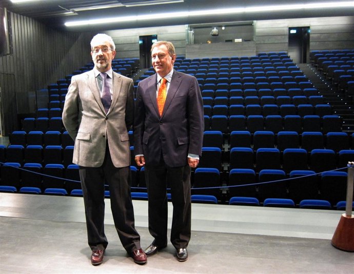 El Rector De La USAL (I) Y El Consejero (D)