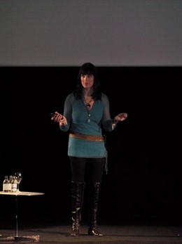 Irene Villa Durante Su Conferencia 