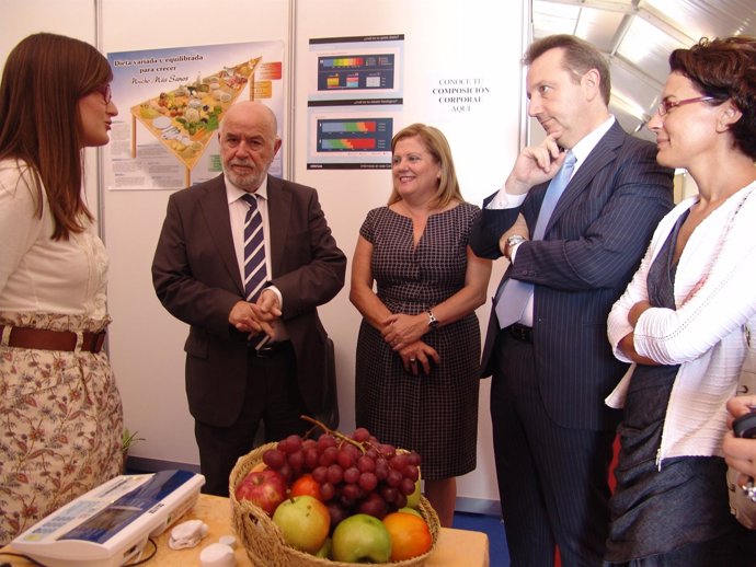 El Consejero De Empleo Visita El Foro De Empleo De La UAL