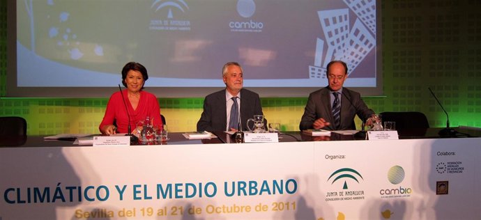 Mágdalena Álvarez, José Antonio Griñán Y José Juan Díaz Trillo .