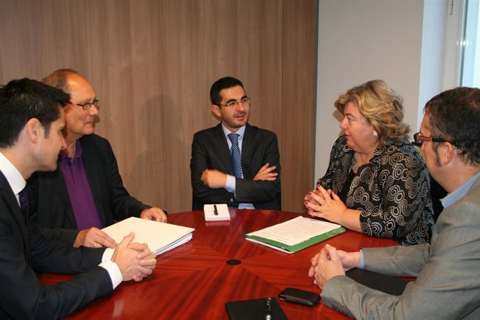 Aguilera Con Miembros Del Gabinete De Dacian Ciolos