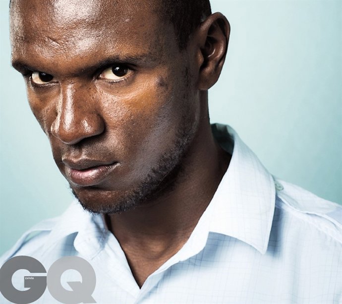 Posado De Eric Abidal Para La Revista 'GQ'