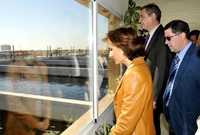 21-10-11 La Consejera De Fomento Visita La Estación De Tratamiento De Agua Potab