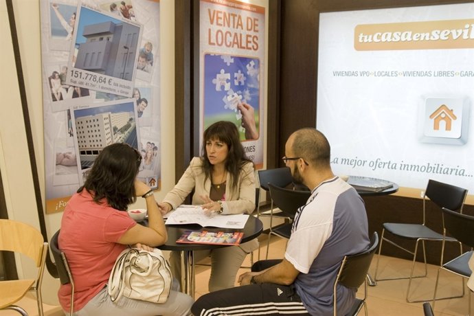 Feria Inmobiliaria 'Aquítucasa' En Sevilla