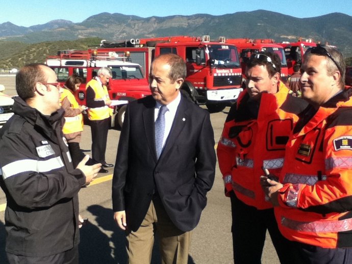 El Conseller Felip Puig En Un Simulacro En El Aeropuerto De Pirienus-La Seu
