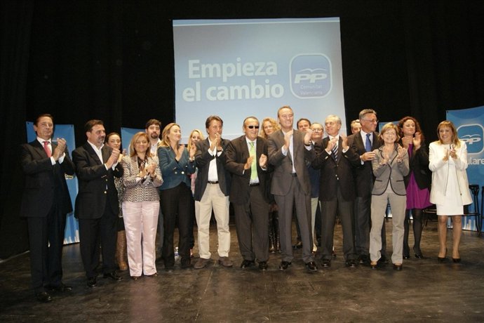 Carlos Fabra, Alberto Fabra Y Manuel Cervera Junto A La Lista Del PP De Castelló