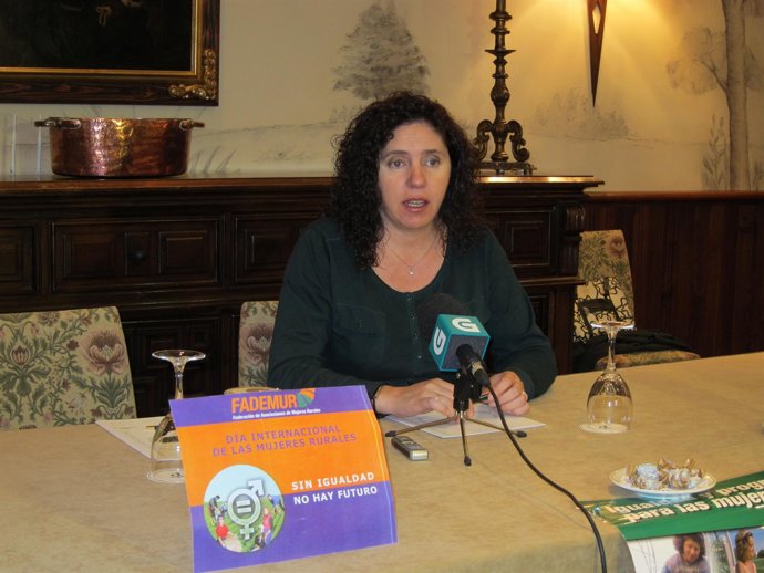 La Presidenta De Fademur, Rosa Arcos, En Rueda De Prensa